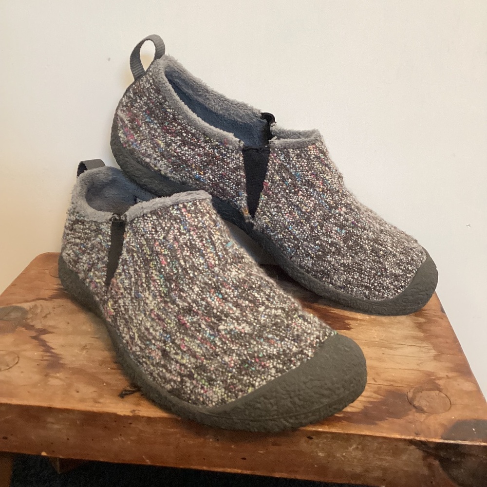 Keen Howser slipper, size 8, gray